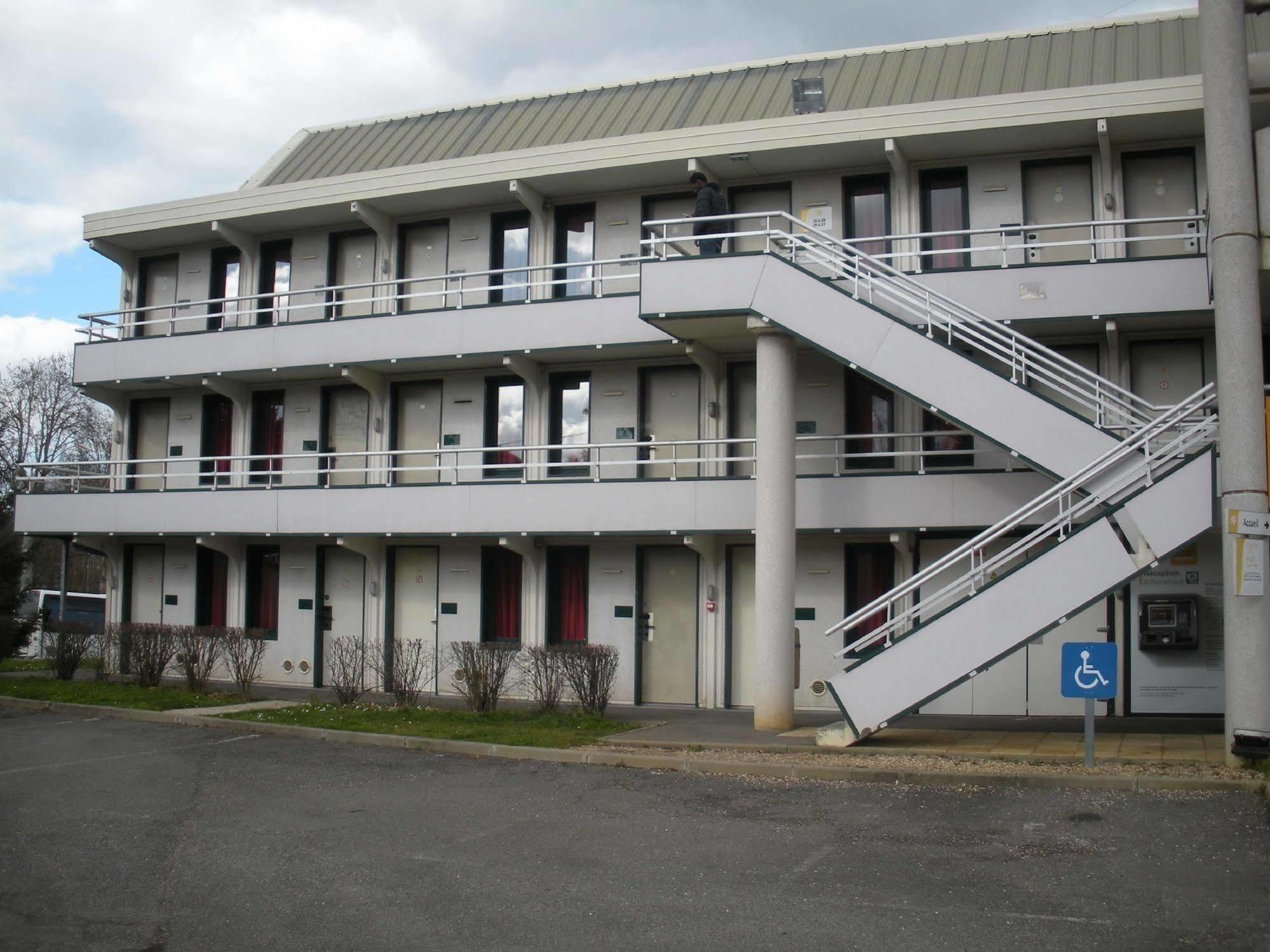 Premiere Classe Dreux Luaran gambar